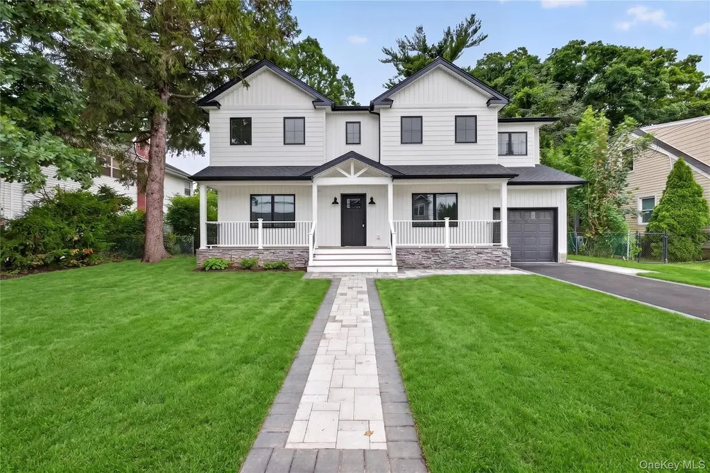 238 N Oak Street Massapequa NY 11758