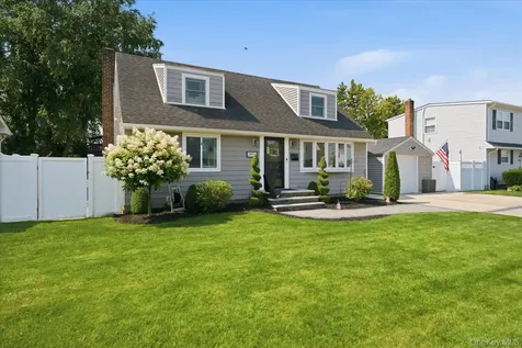 3956 Wicks Avenue Seaford NY 11783