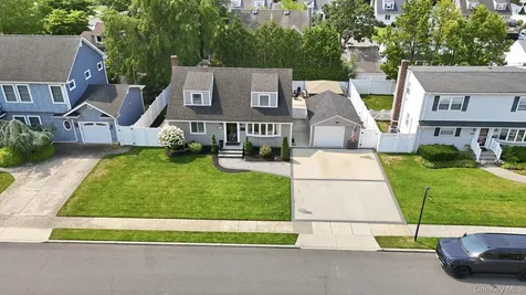 3956 Wicks Avenue Seaford NY 11783