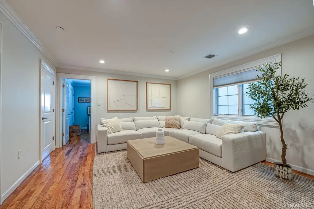 441 E Broadway Long Beach NY 11561