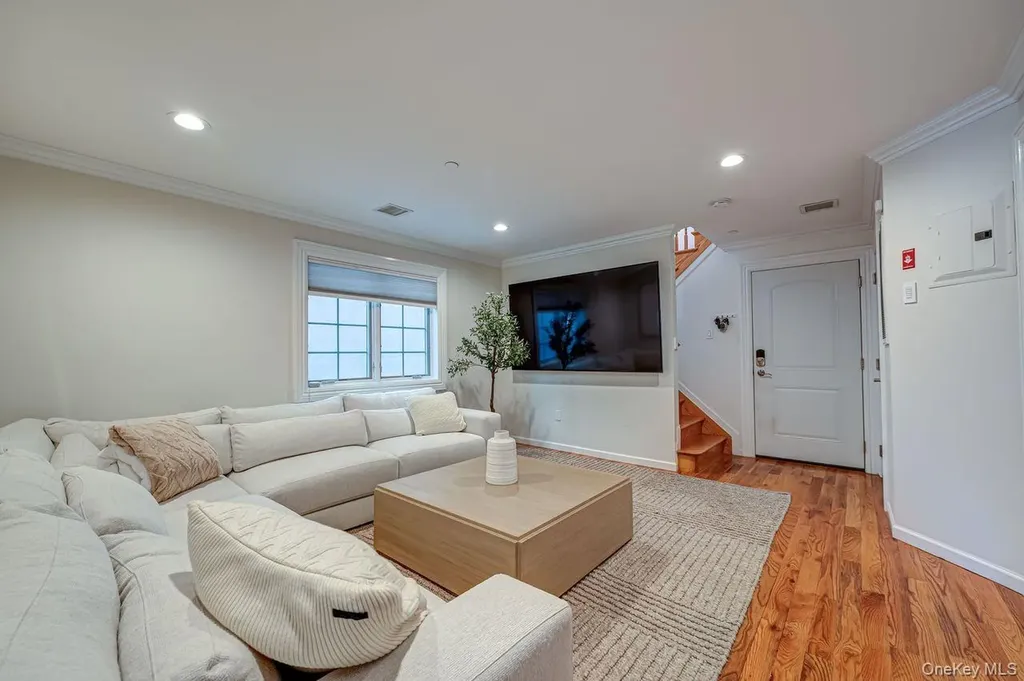 441 E Broadway Long Beach NY 11561