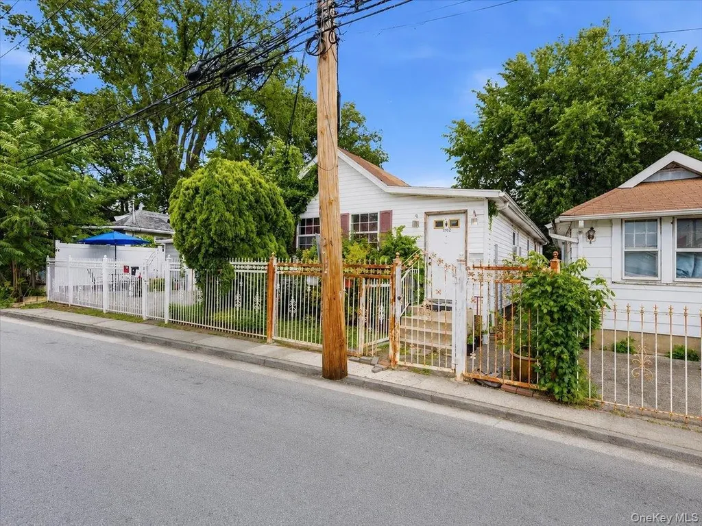 1202 Harding Park Bronx NY 10473