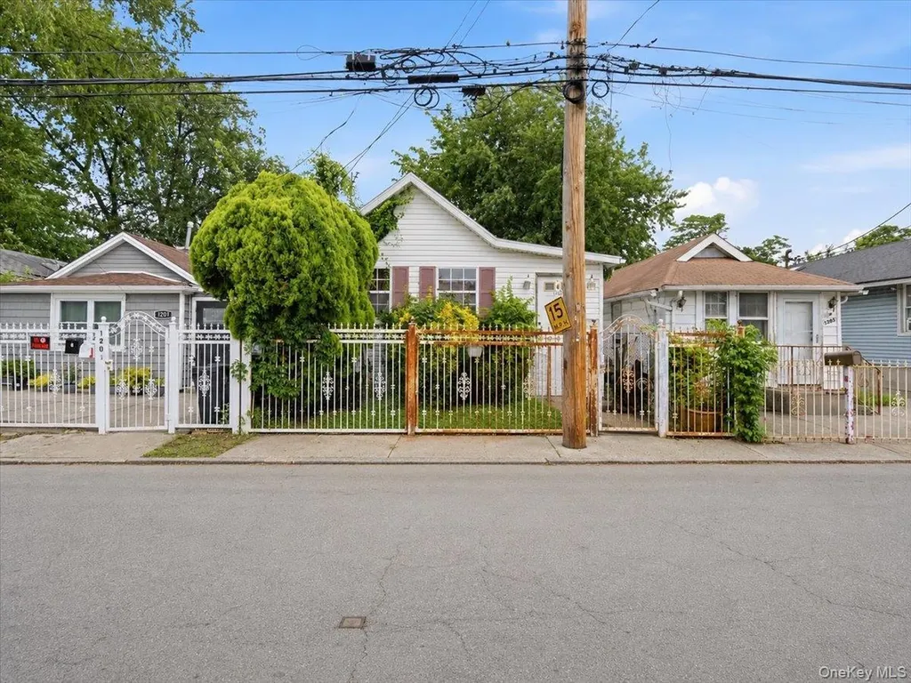1202 Harding Park Bronx NY 10473