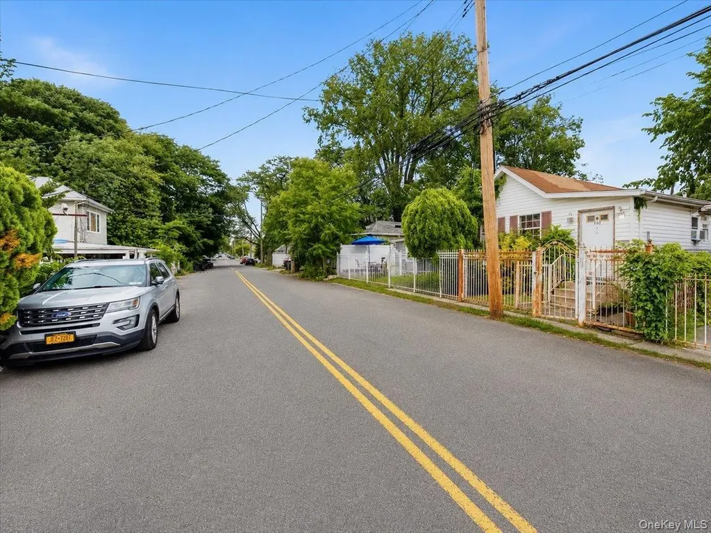 1202 Harding Park Bronx NY 10473