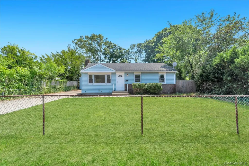 61 Herbert Circle Patchogue NY 11772