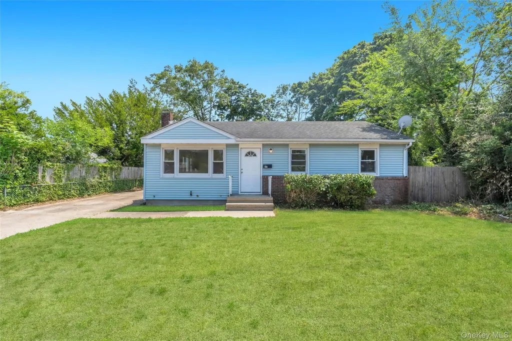 61 Herbert Circle Patchogue NY 11772