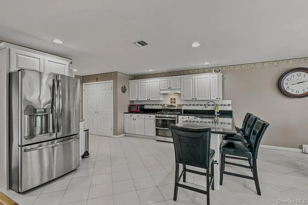 91 Macgregor Avenue Roslyn Heights NY 11577