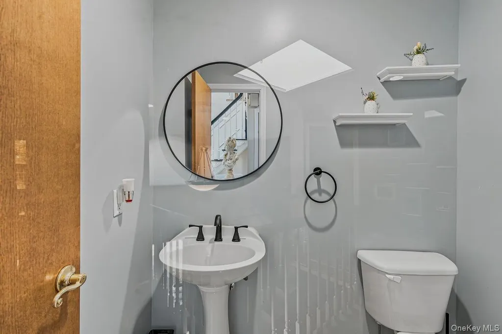 91 Macgregor Avenue Roslyn Heights NY 11577
