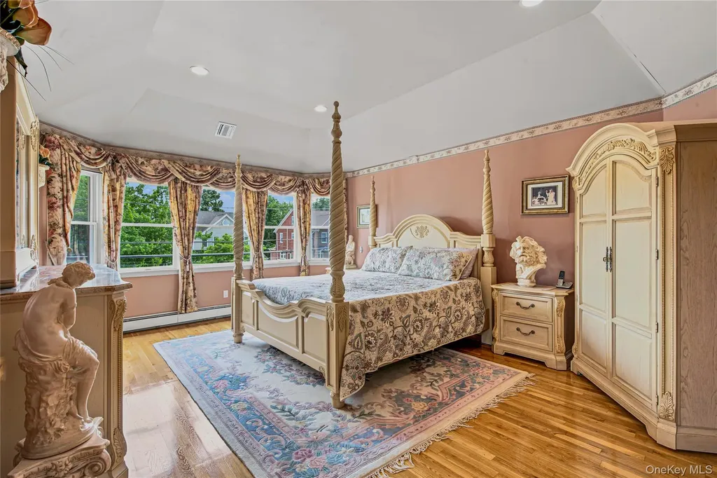 91 Macgregor Avenue Roslyn Heights NY 11577