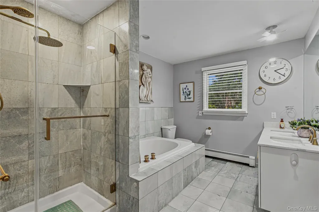 91 Macgregor Avenue Roslyn Heights NY 11577