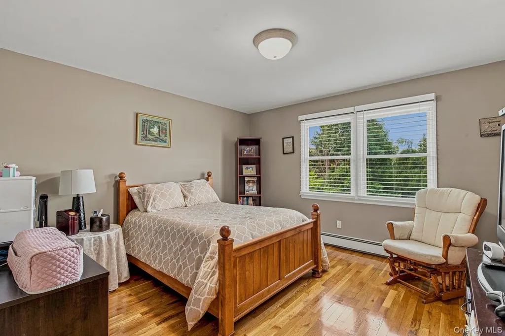 91 Macgregor Avenue Roslyn Heights NY 11577