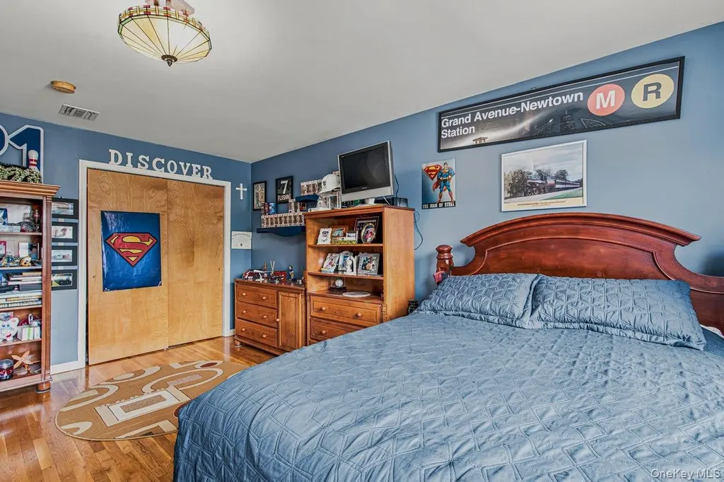 91 Macgregor Avenue Roslyn Heights NY 11577