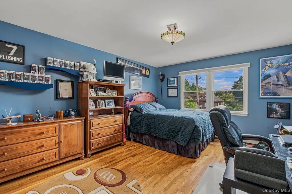 91 Macgregor Avenue Roslyn Heights NY 11577