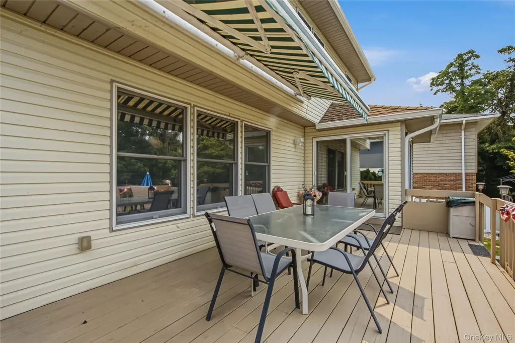 91 Macgregor Avenue Roslyn Heights NY 11577