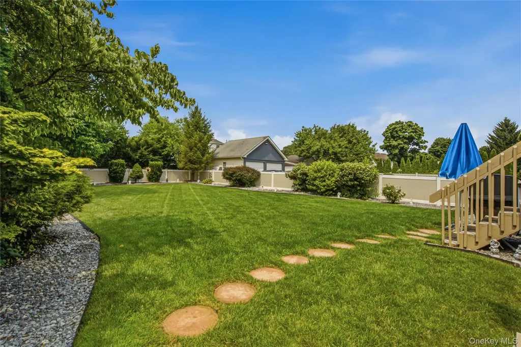 91 Macgregor Avenue Roslyn Heights NY 11577
