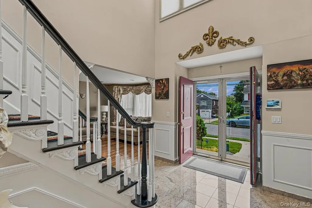 91 Macgregor Avenue Roslyn Heights NY 11577