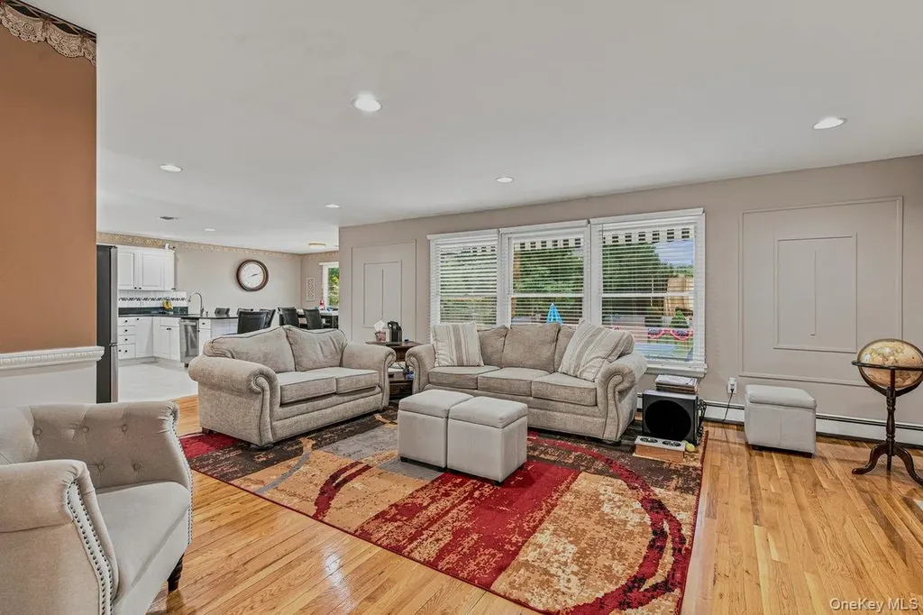 91 Macgregor Avenue Roslyn Heights NY 11577