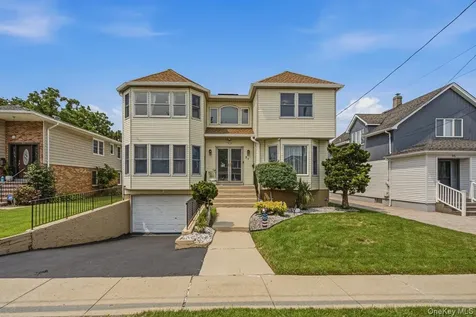 91 Macgregor Avenue Roslyn Heights NY 11577