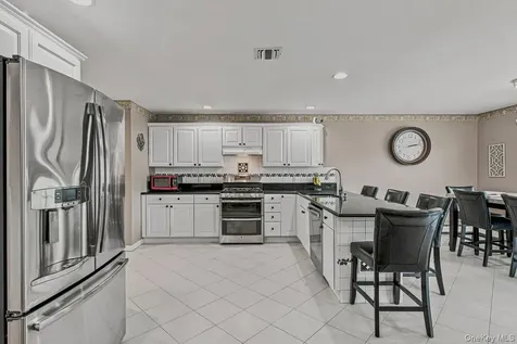91 Macgregor Avenue Roslyn Heights NY 11577