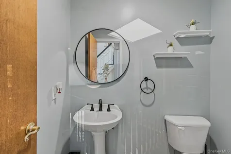 91 Macgregor Avenue Roslyn Heights NY 11577