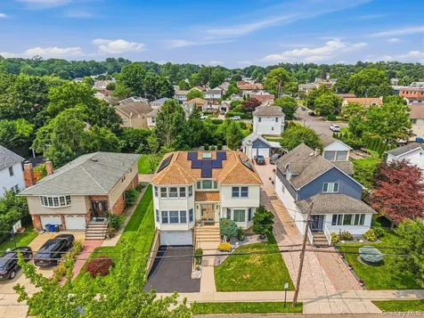 91 Macgregor Avenue Roslyn Heights NY 11577