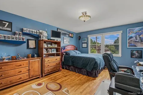 91 Macgregor Avenue Roslyn Heights NY 11577