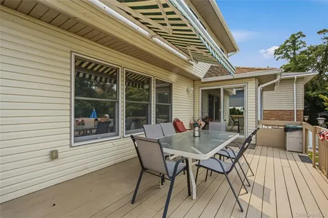 91 Macgregor Avenue Roslyn Heights NY 11577
