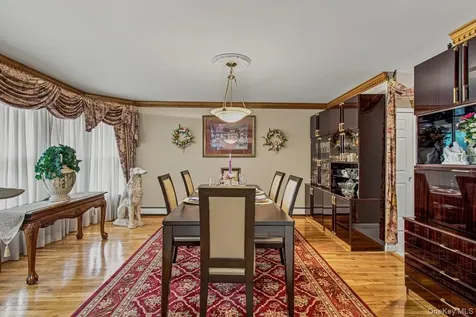 91 Macgregor Avenue Roslyn Heights NY 11577