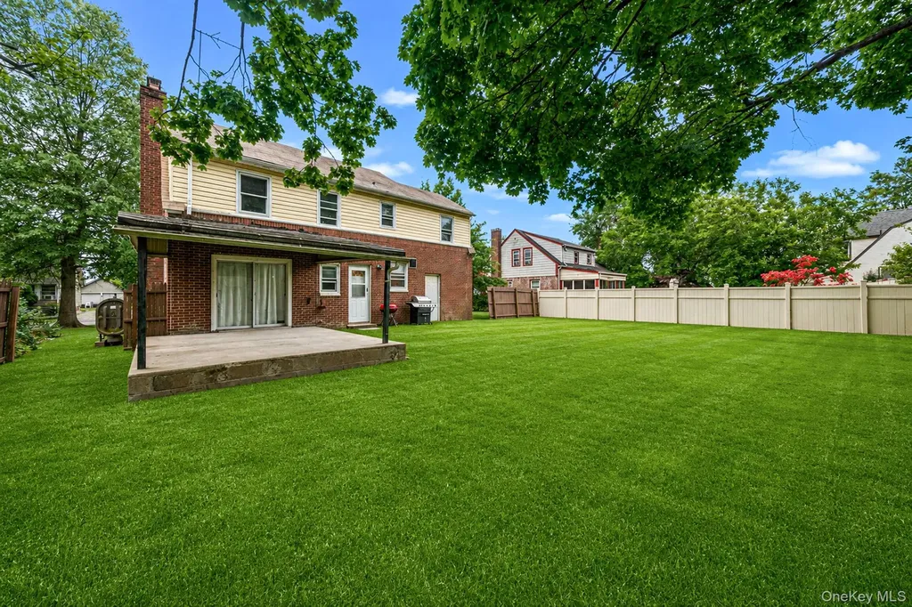 91 E Milton Street Freeport NY 11520