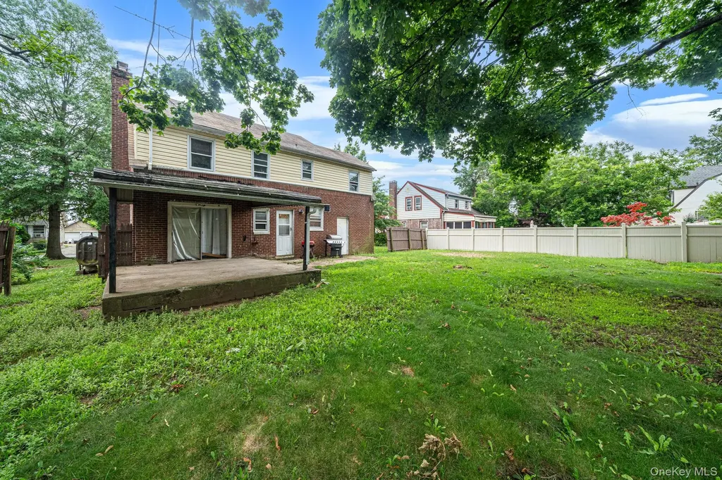 91 E Milton Street Freeport NY 11520