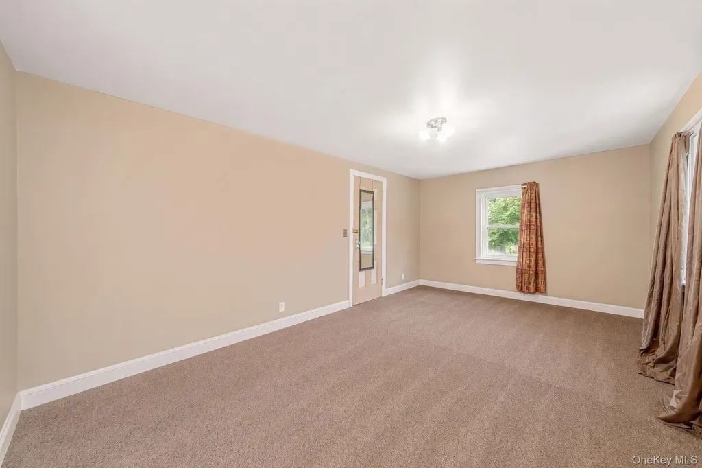 91 E Milton Street Freeport NY 11520