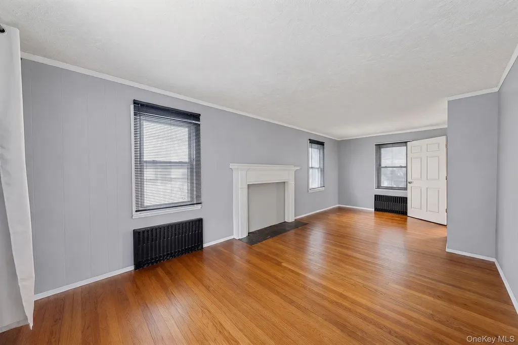 91 E Milton Street Freeport NY 11520