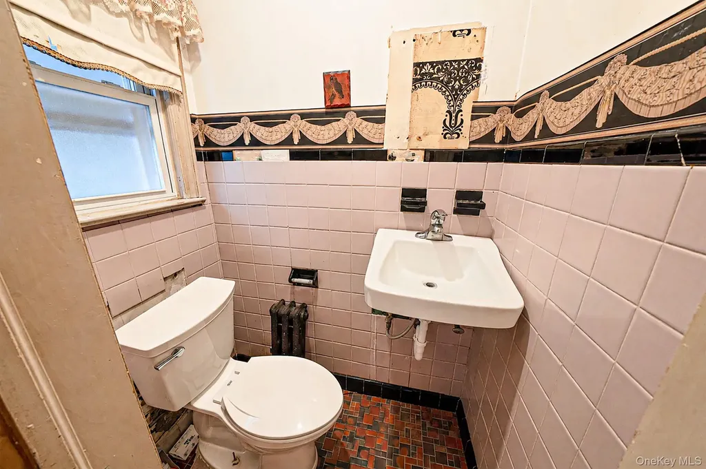 91 E Milton Street Freeport NY 11520