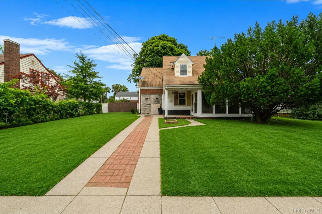91 E Milton Street Freeport NY 11520