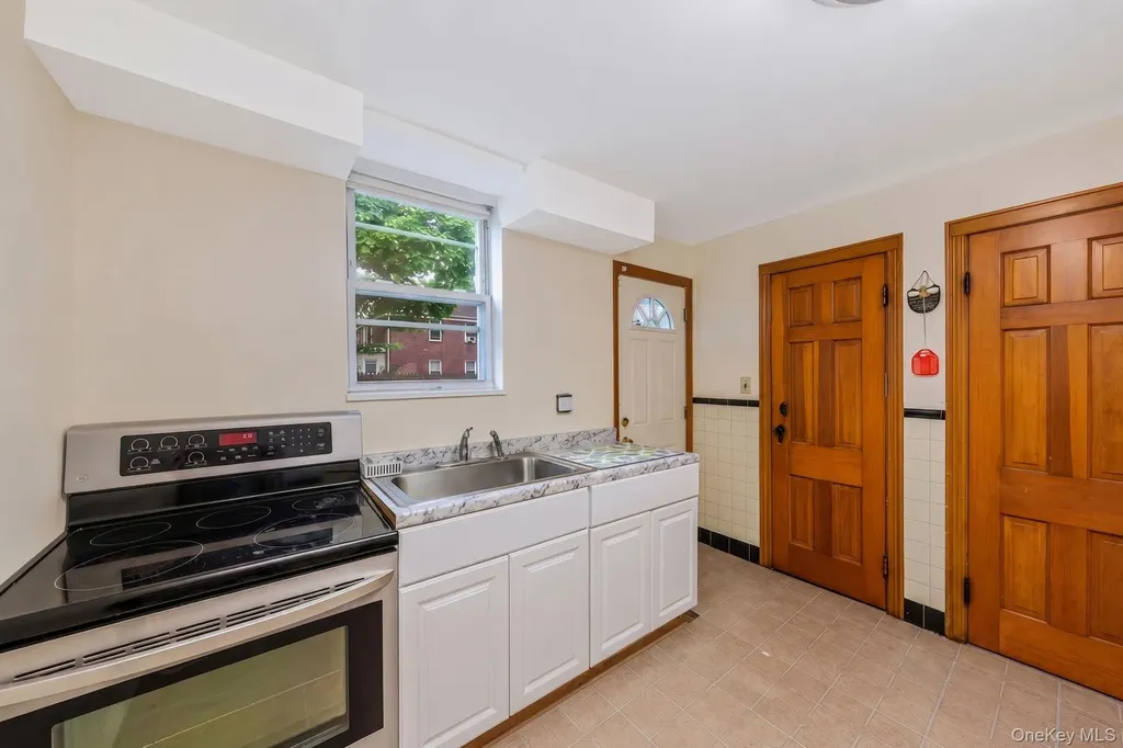 91 E Milton Street Freeport NY 11520