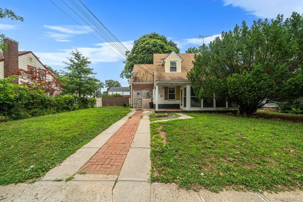 91 E Milton Street Freeport NY 11520