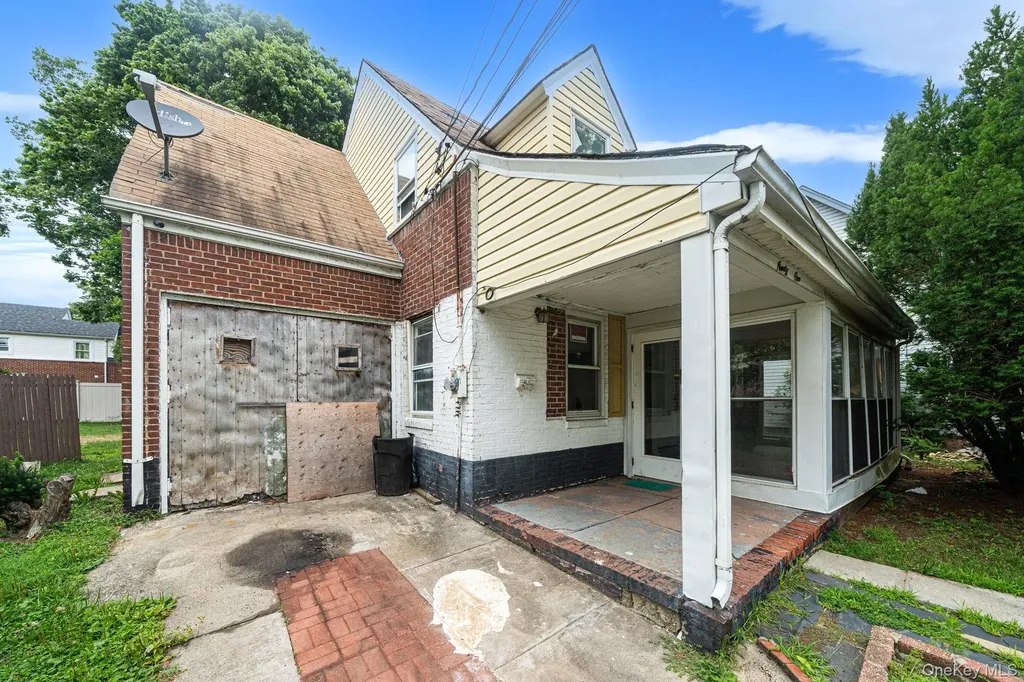91 E Milton Street Freeport NY 11520