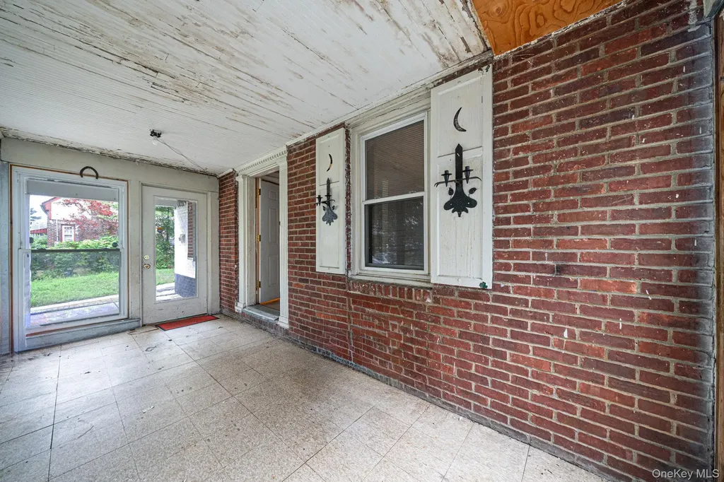 91 E Milton Street Freeport NY 11520