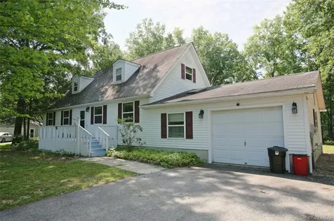 16 Elizabeth Drive Tivoli NY 12583