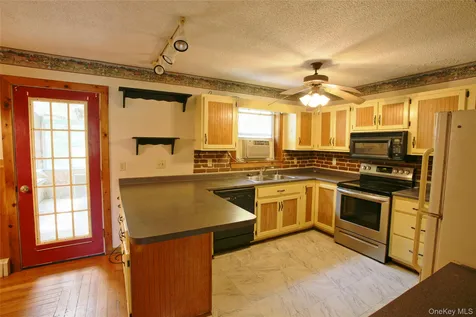 16 Elizabeth Drive Tivoli NY 12583