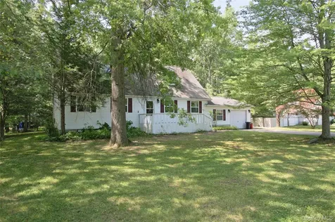 16 Elizabeth Drive Tivoli NY 12583