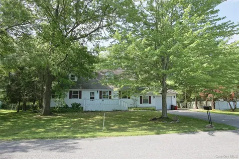 16 Elizabeth Drive Tivoli NY 12583