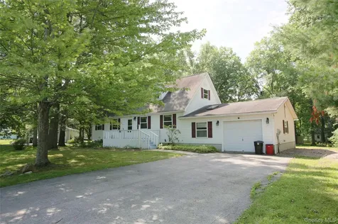 16 Elizabeth Drive Tivoli NY 12583
