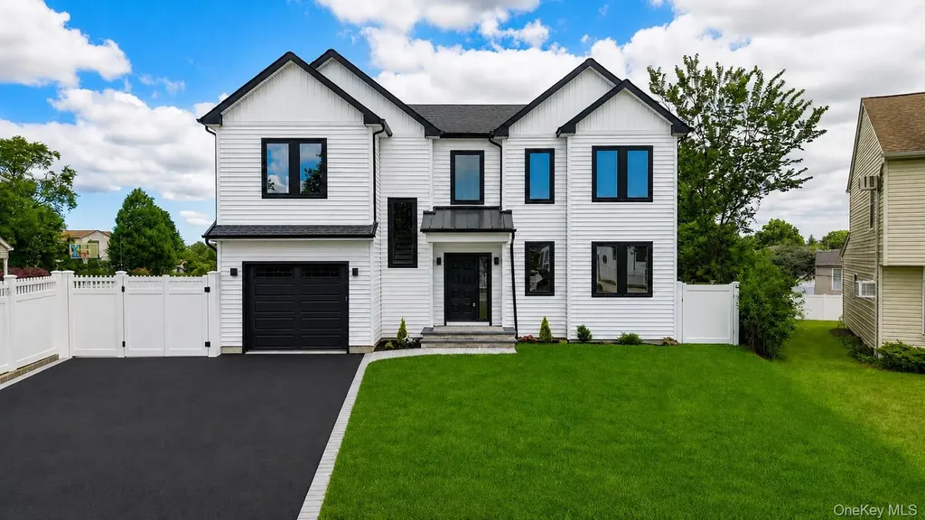 45 Glade Lane Levittown NY 11756