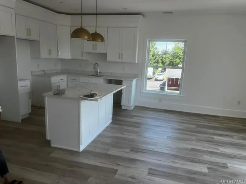 700 W Montauk Highway Lindenhurst NY 11757