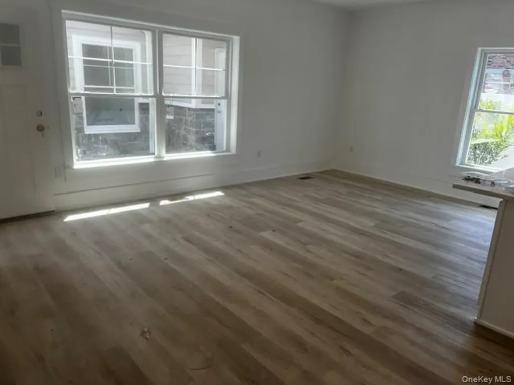 700 W Montauk Highway Lindenhurst NY 11757