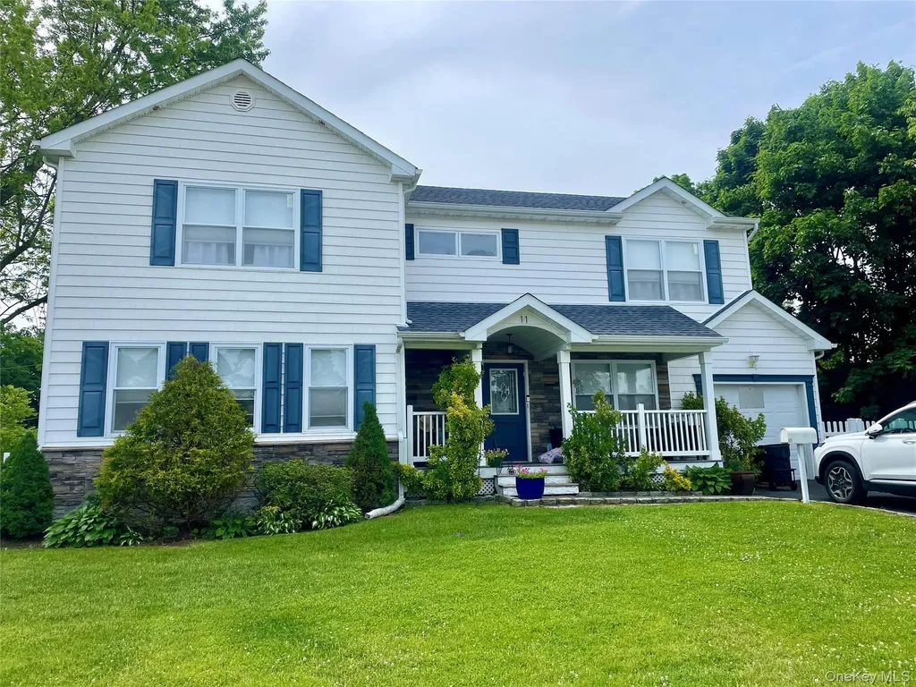 11 Charlotte Place Plainview NY 11803