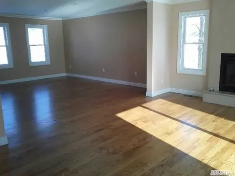11 Charlotte Place Plainview NY 11803