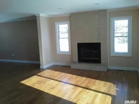 11 Charlotte Place Plainview NY 11803