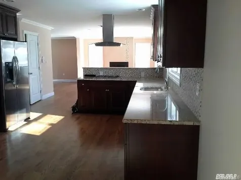 11 Charlotte Place Plainview NY 11803